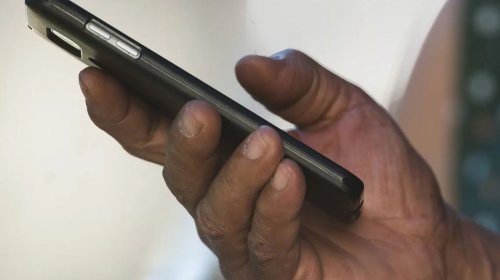 [Brasil tem mais de 2,5 mil celulares bloqueados durante o Carnava]