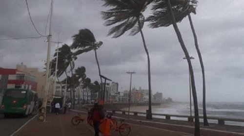[Defesa Civil emite alerta e informa que chuva segue até domingo (28) em Salvador]