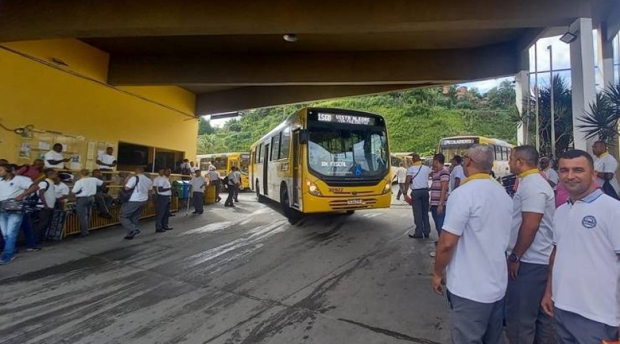 [Negociação entre rodoviários e empresários não avança; categoria não descarta greve]