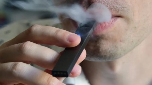 [Pneumologista alerta para riscos dos cigarros eletrônicos em jovens e adolescentes]