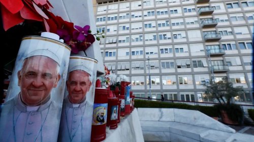 [Após crise respiratória, Papa Francisco recebe transfusão de sangue]