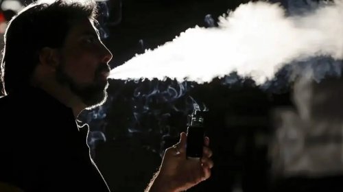 [Uso de vapes cresce entre adultos em Salvador, enquanto cigarro tradicional registra queda ]
