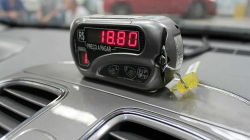 [Taxistas serão isentos de taxa de verificação de taxímetros, anuncia Lula]