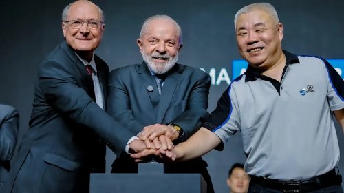 [Em inauguração de montadora, Lula defende relação comercial com China]