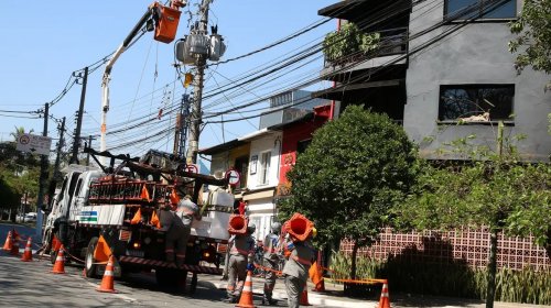 [Enel diz que fornecimento de energia deve ser normalizado até amanhã]