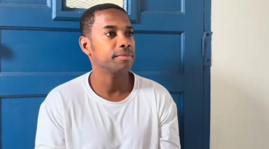 [Justiça reduz pena de Robinho após atividades de estudo e trabalho na prisão]