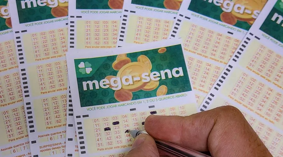 [Mega-Sena sorteia prêmio acumulado de R$ 165 milhões neste domingo]