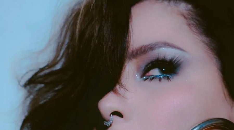 [Pitty abre nova fase com “Sobremesa” e prepara álbum para outubro]