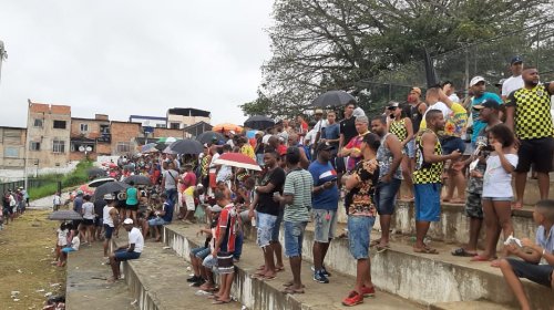 [Torcedores lotam arquibancada em semi-final da Liga Desportiva de Pernambués]